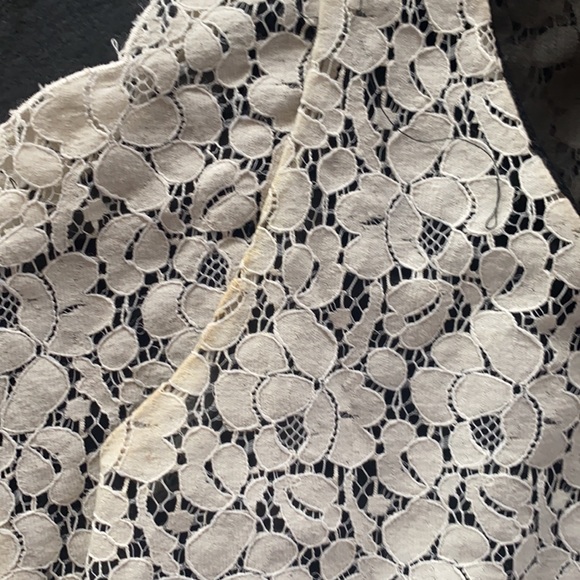 Talula aritzia Betty tank -cream lace over black M - Picture 5 of 5